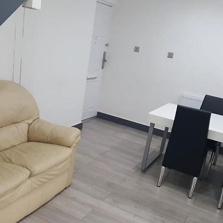 Homestay In Birmingham Sleeps 8 - Free Parking & Wifi Exteriör bild