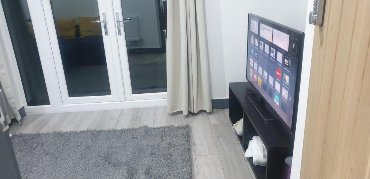Homestay In Birmingham Sleeps 8 - Free Parking & Wifi Exteriör bild