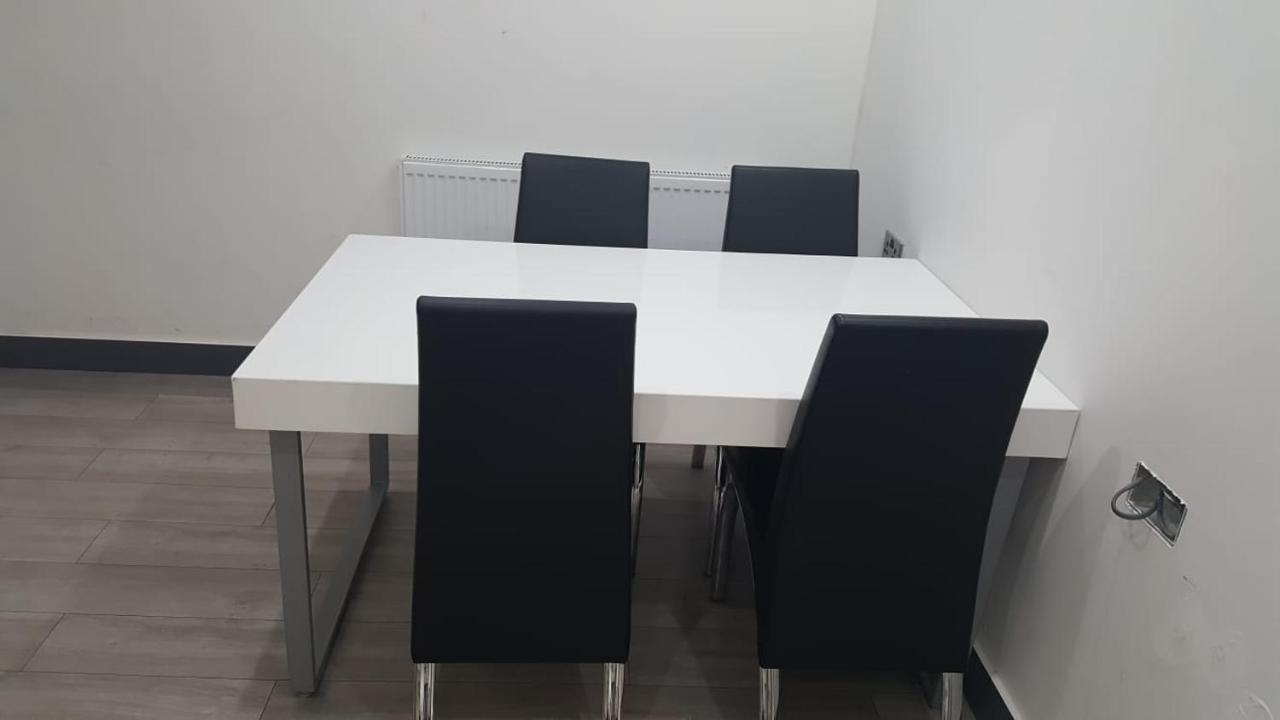 Homestay In Birmingham Sleeps 8 - Free Parking & Wifi Exteriör bild